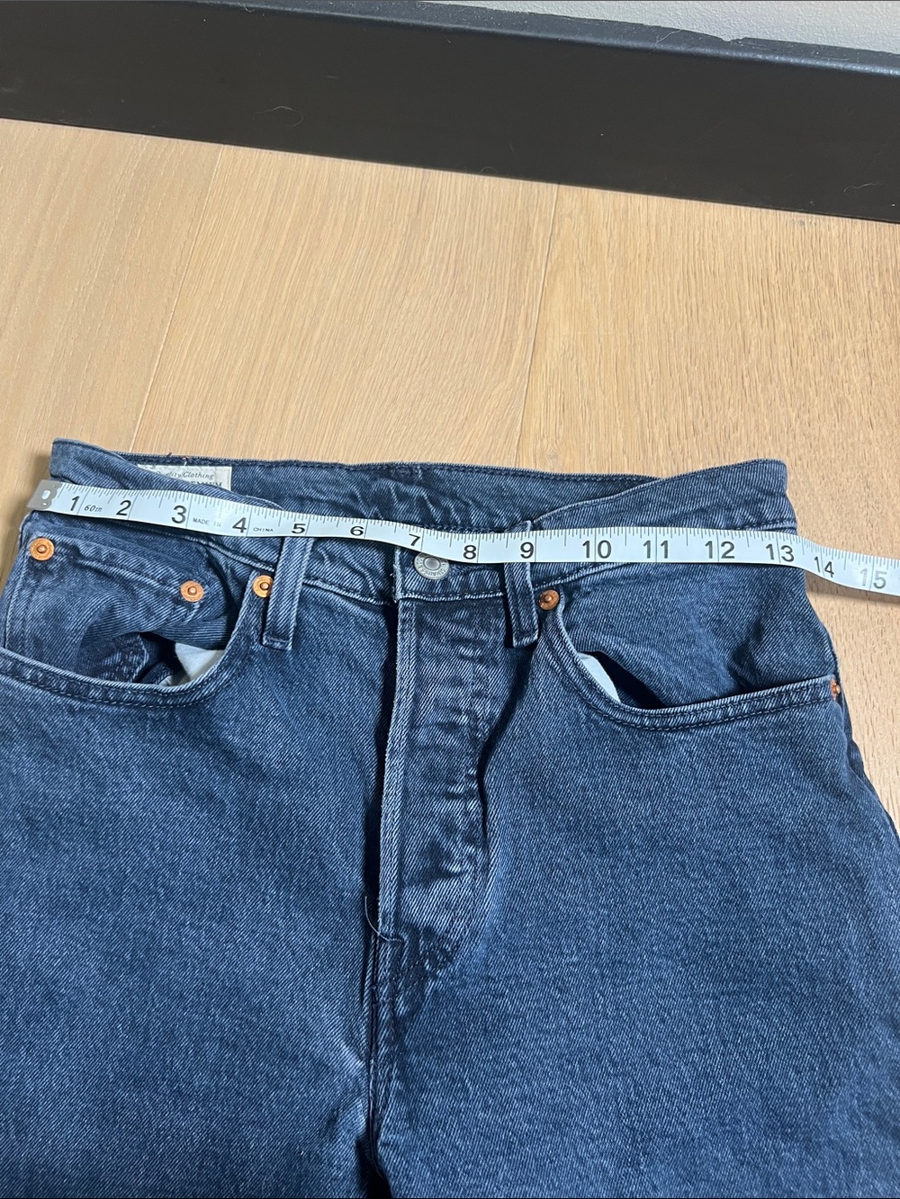 Women’s Levi’s 501 Dark Cropped Jeans - Picture 4 of 10